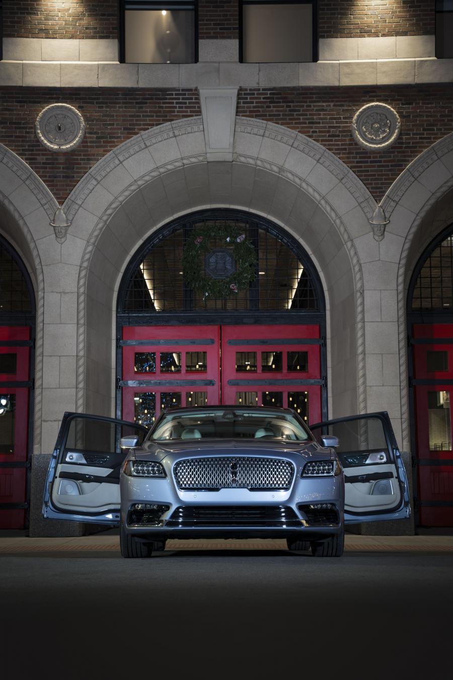  Lincoln Continental 80th Anniversary Coach Door Edition 2019 года  (фото 48 из 54)